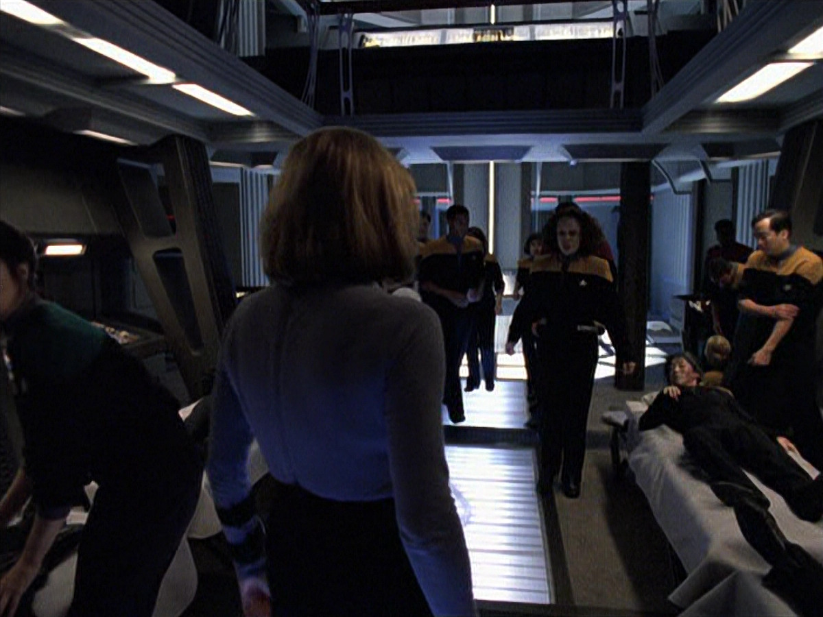 extant_StarTrek_VOY_6x25-TheHauntingOfDeckTwelve_03270.jpg