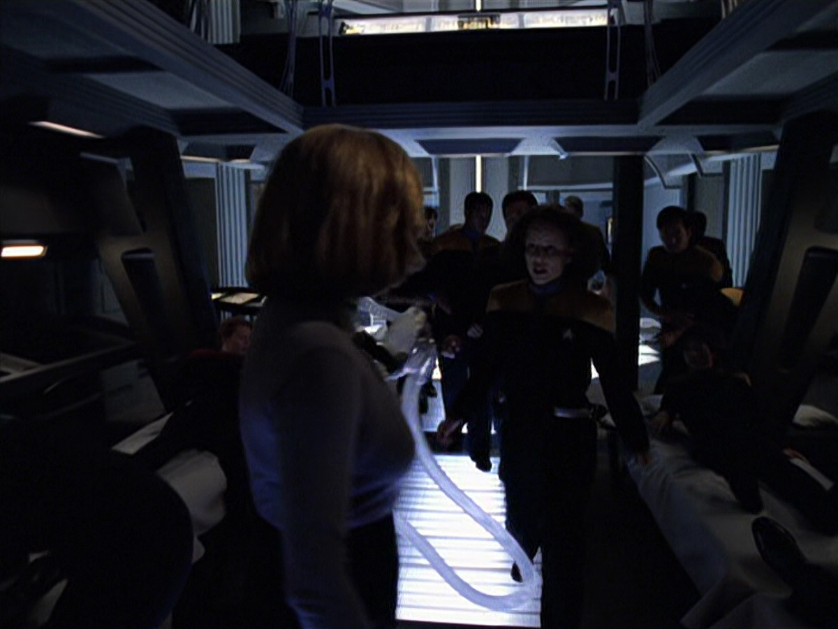extant_StarTrek_VOY_6x25-TheHauntingOfDeckTwelve_03271.jpg