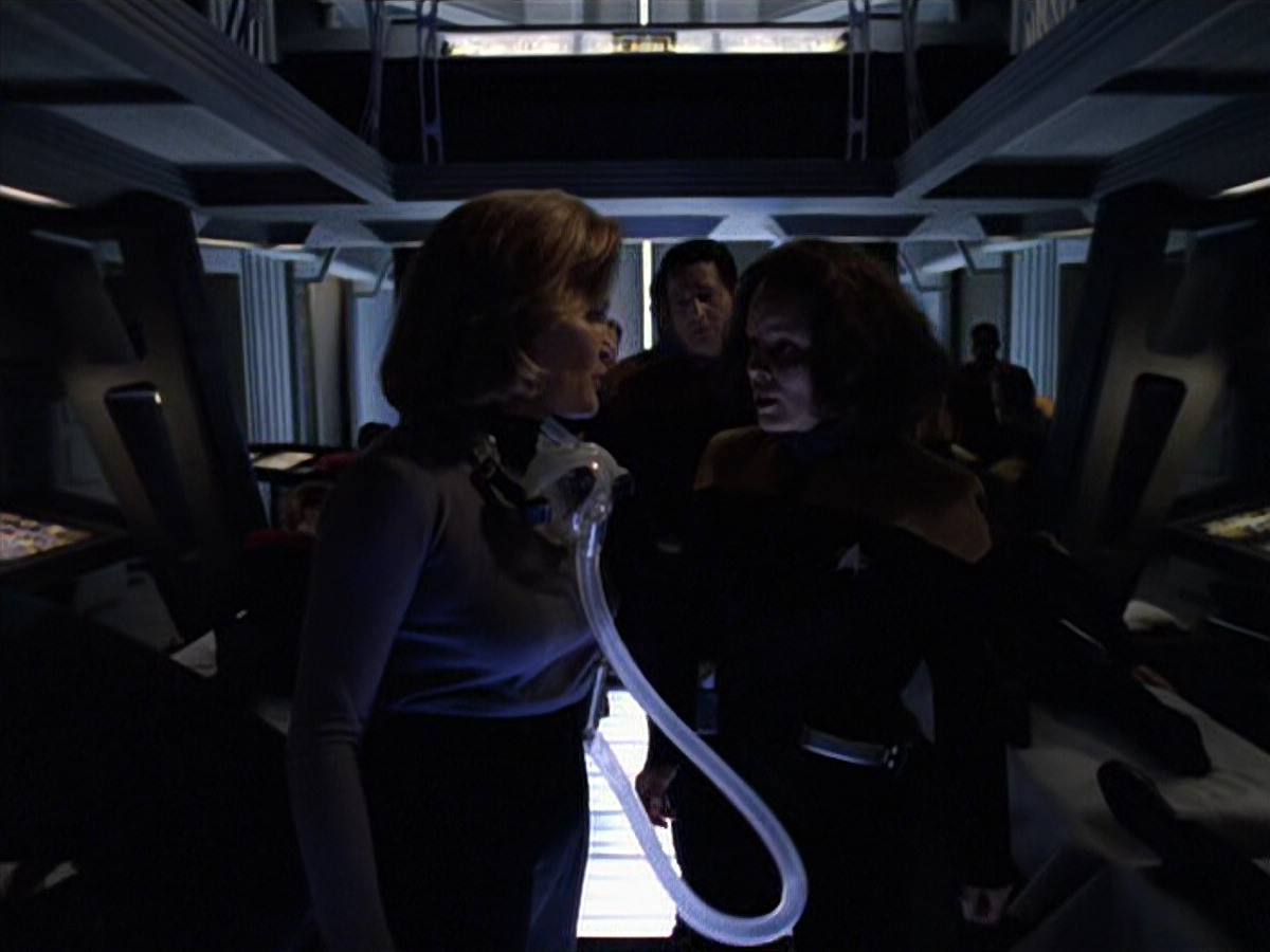 extant_StarTrek_VOY_6x25-TheHauntingOfDeckTwelve_03272.jpg
