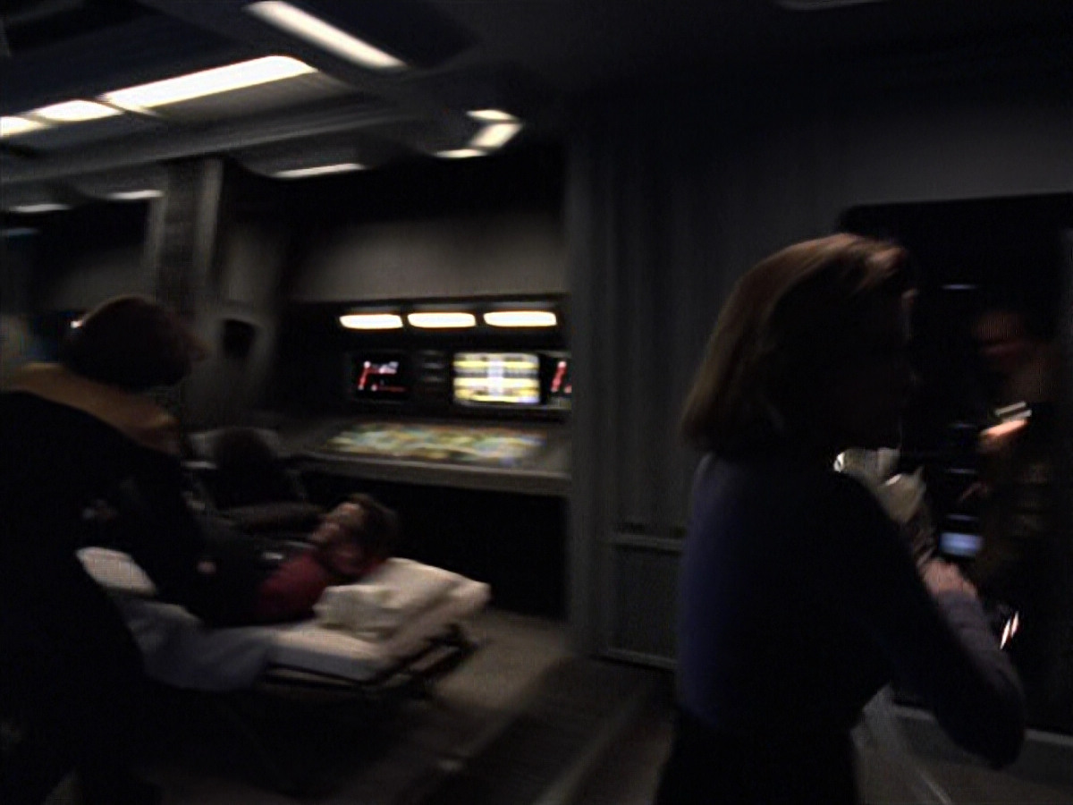 extant_StarTrek_VOY_6x25-TheHauntingOfDeckTwelve_03275.jpg