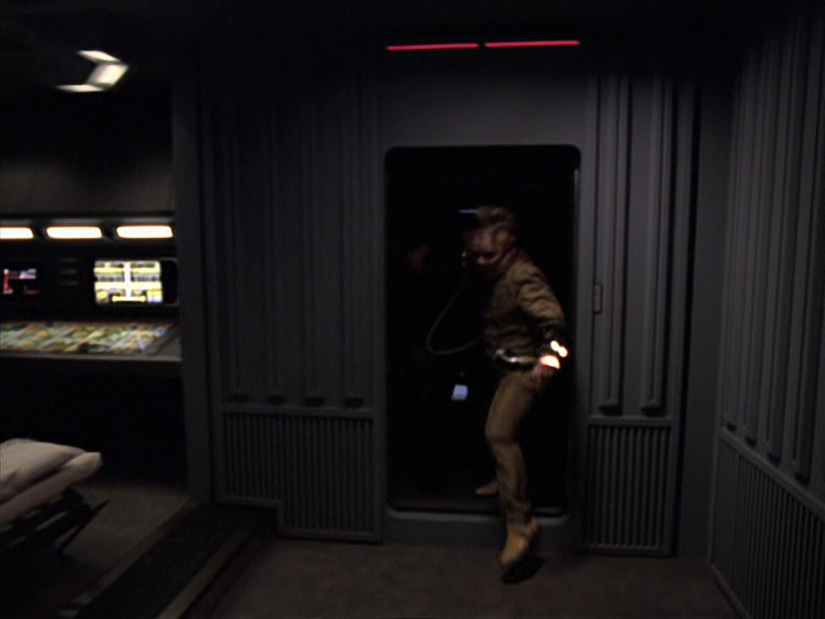 extant_StarTrek_VOY_6x25-TheHauntingOfDeckTwelve_03276.jpg