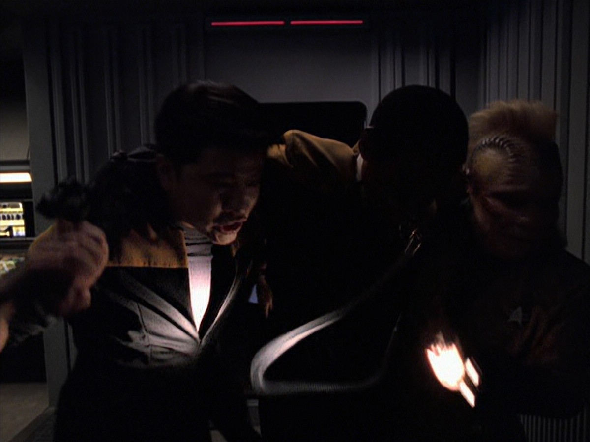 extant_StarTrek_VOY_6x25-TheHauntingOfDeckTwelve_03280.jpg