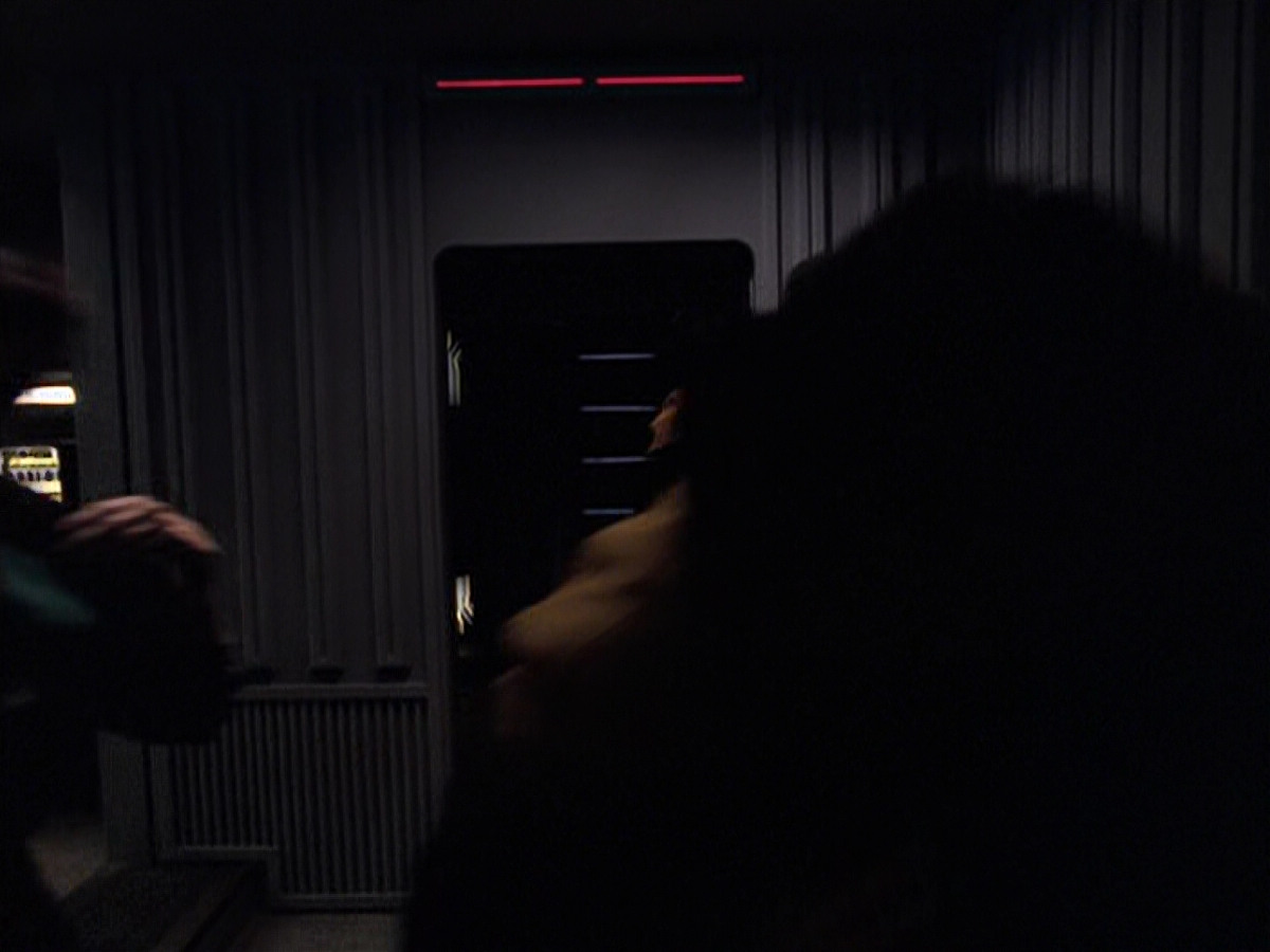 extant_StarTrek_VOY_6x25-TheHauntingOfDeckTwelve_03281.jpg