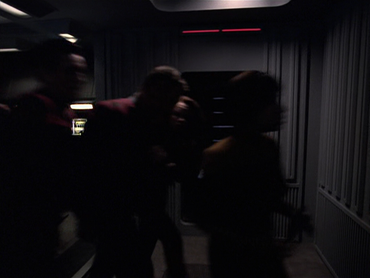 extant_StarTrek_VOY_6x25-TheHauntingOfDeckTwelve_03283.jpg