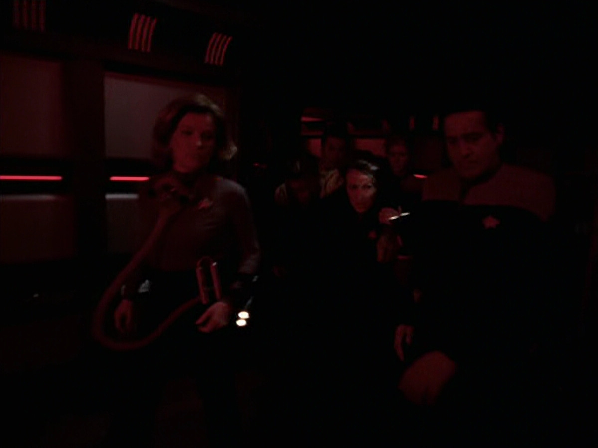extant_StarTrek_VOY_6x25-TheHauntingOfDeckTwelve_03286.jpg