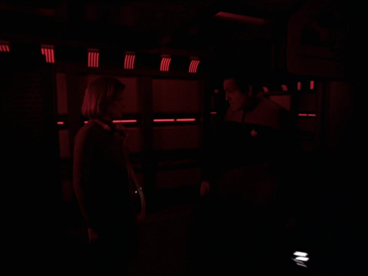 extant_StarTrek_VOY_6x25-TheHauntingOfDeckTwelve_03294.jpg