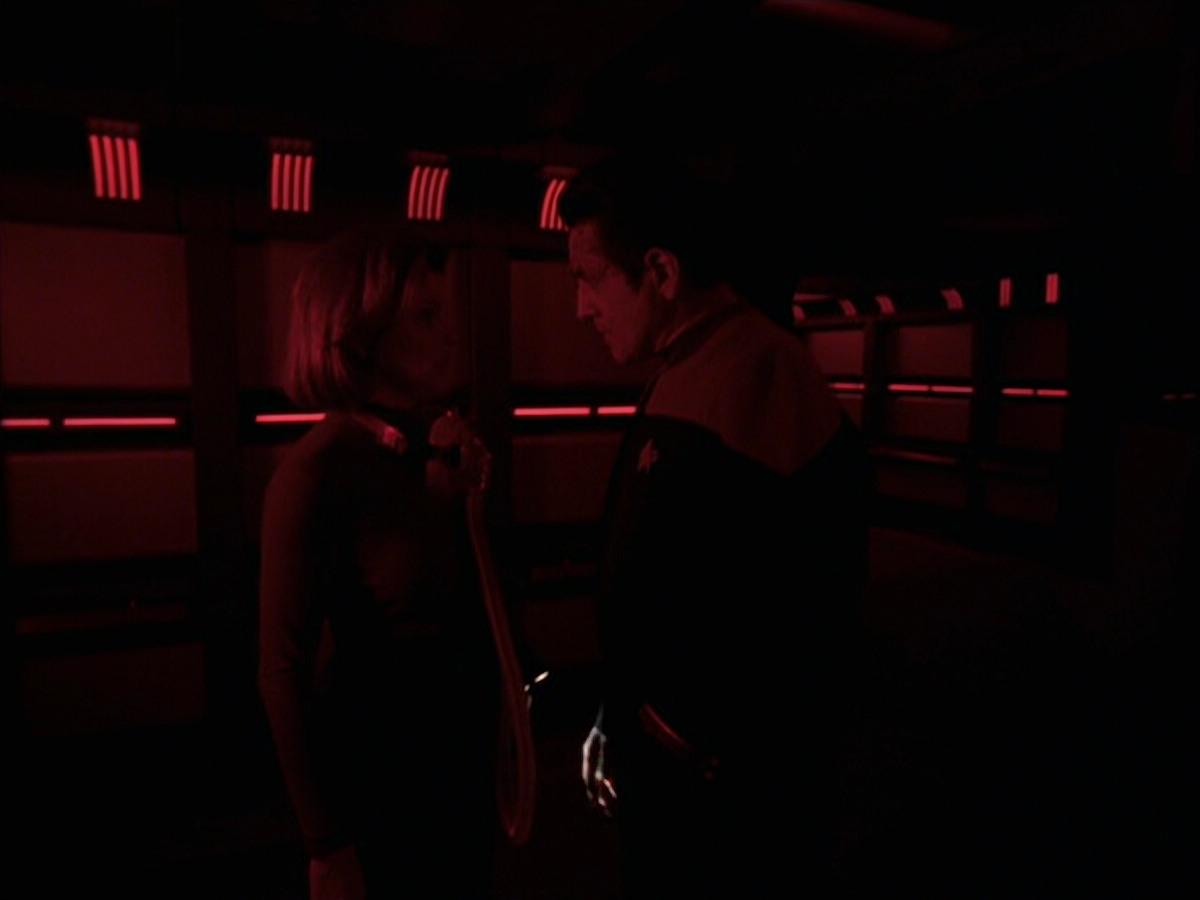 extant_StarTrek_VOY_6x25-TheHauntingOfDeckTwelve_03297.jpg