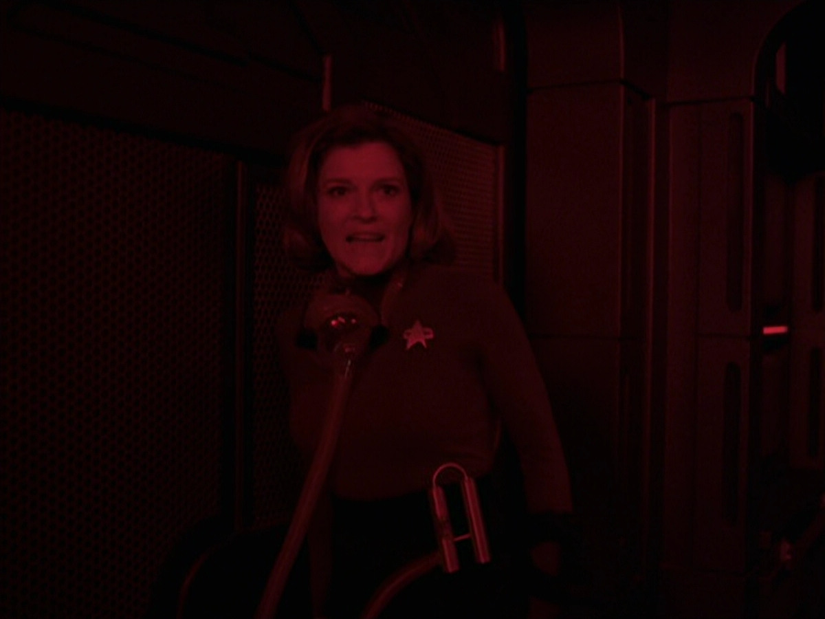 extant_StarTrek_VOY_6x25-TheHauntingOfDeckTwelve_03309.jpg