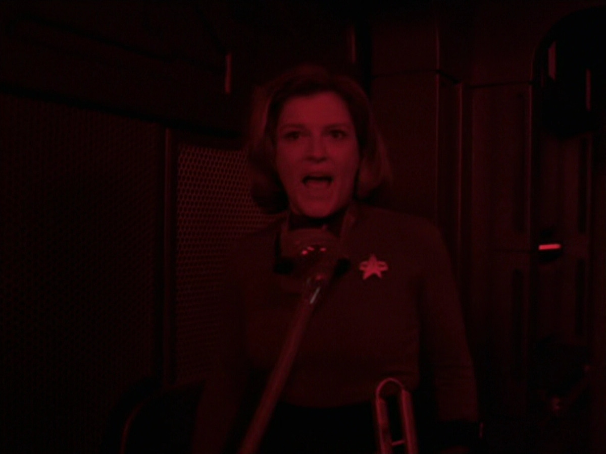 extant_StarTrek_VOY_6x25-TheHauntingOfDeckTwelve_03310.jpg