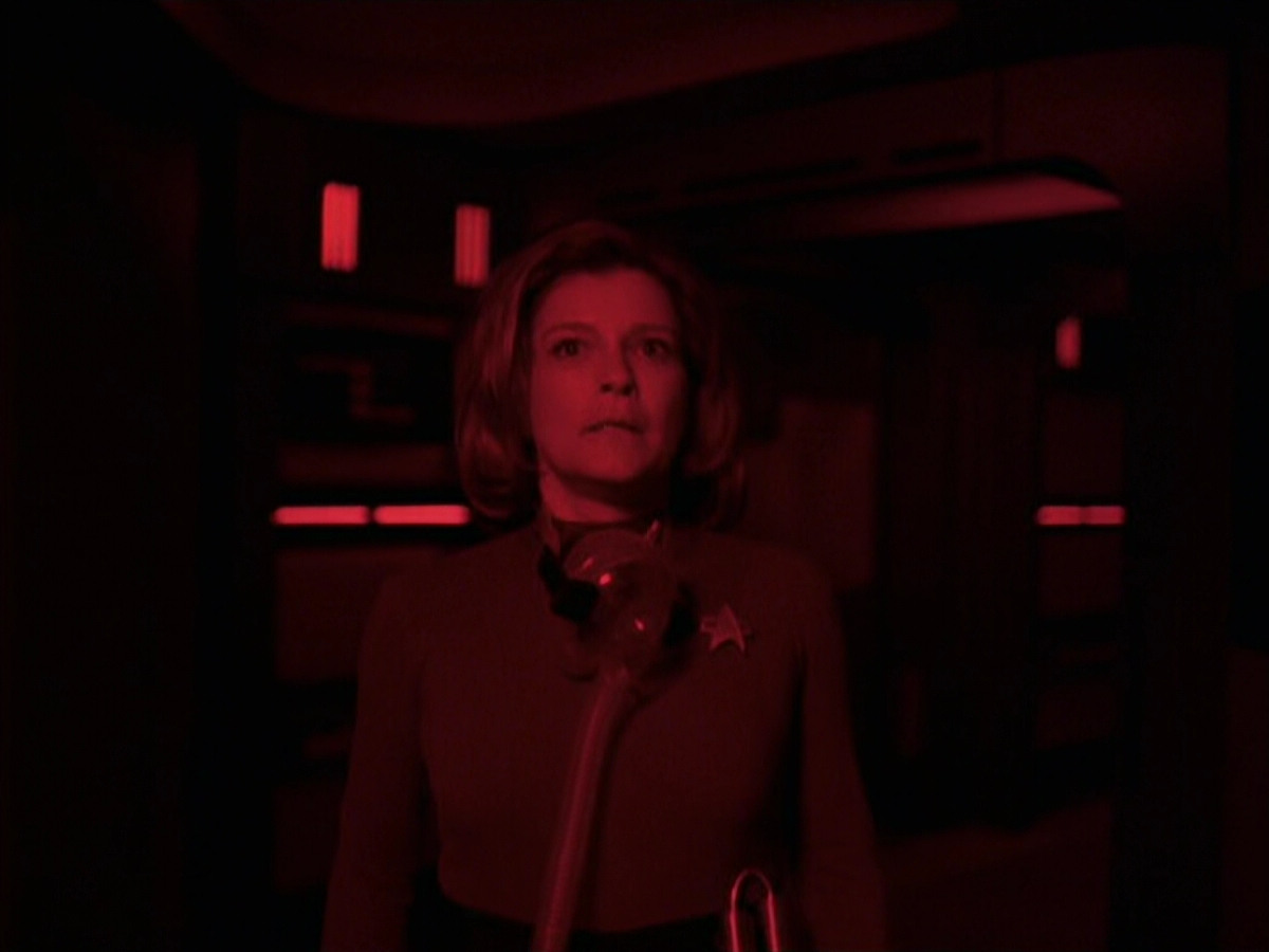 extant_StarTrek_VOY_6x25-TheHauntingOfDeckTwelve_03316.jpg
