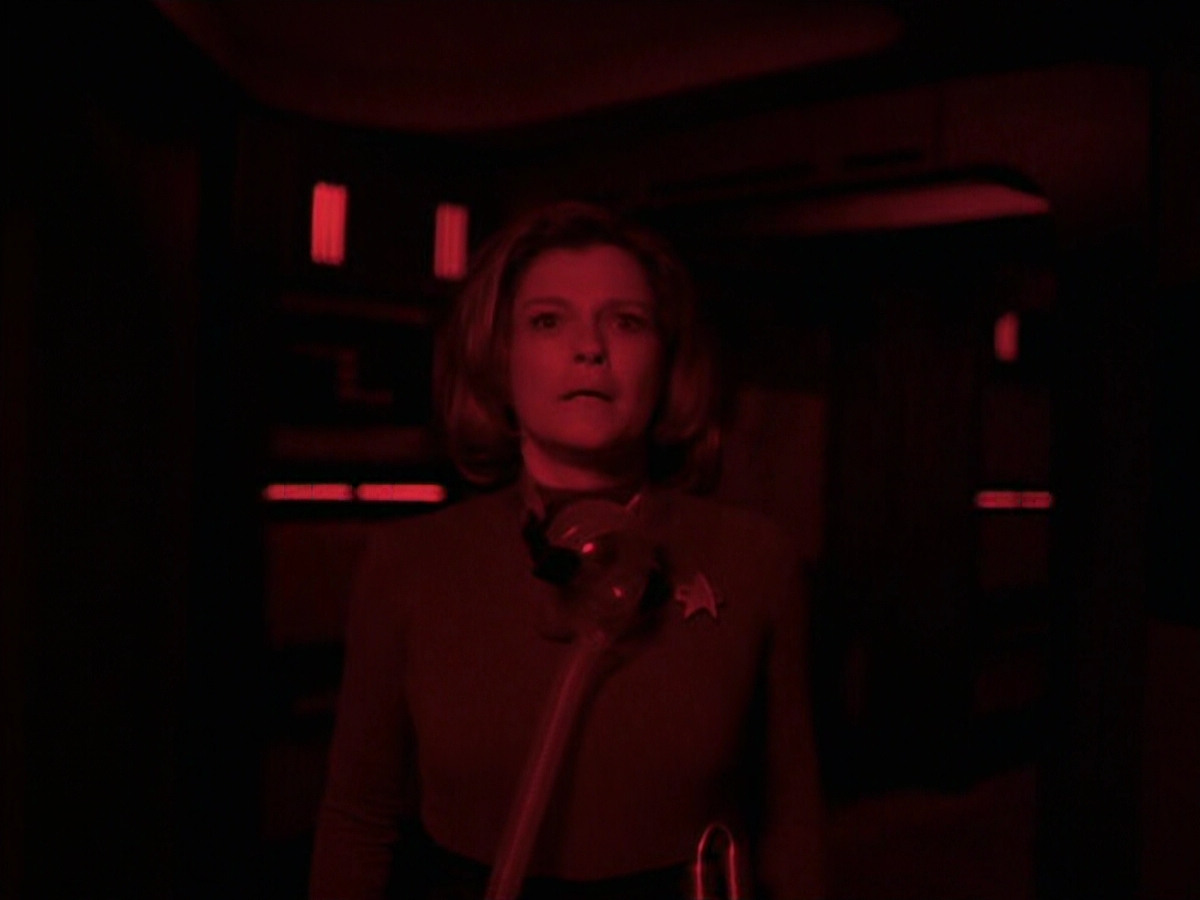 extant_StarTrek_VOY_6x25-TheHauntingOfDeckTwelve_03317.jpg