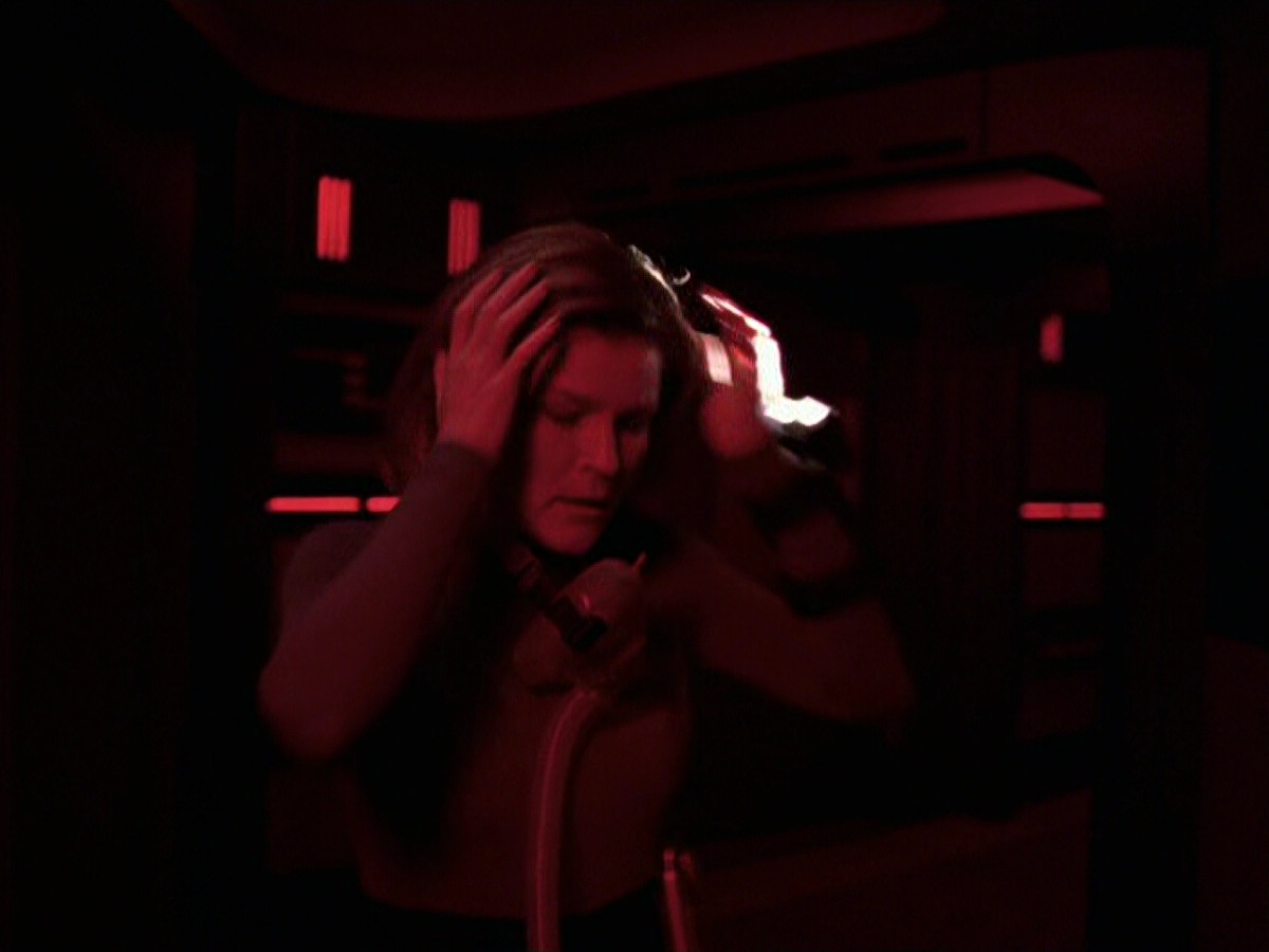 extant_StarTrek_VOY_6x25-TheHauntingOfDeckTwelve_03319.jpg