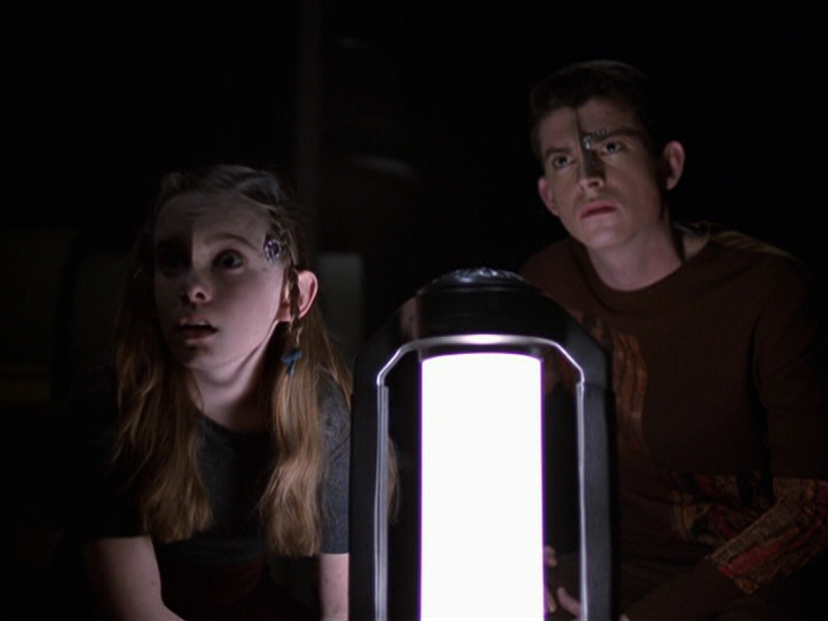 extant_StarTrek_VOY_6x25-TheHauntingOfDeckTwelve_03421.jpg