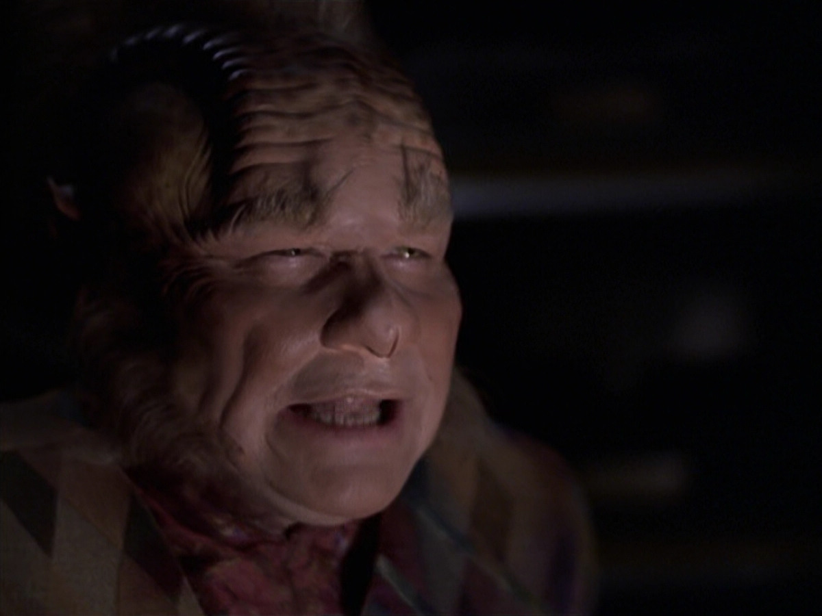 extant_StarTrek_VOY_6x25-TheHauntingOfDeckTwelve_03422.jpg