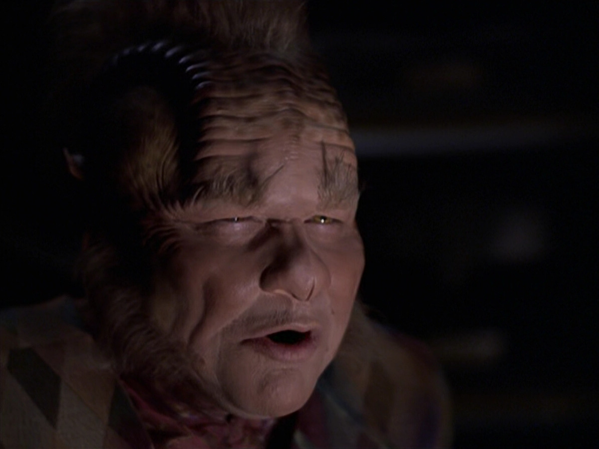 extant_StarTrek_VOY_6x25-TheHauntingOfDeckTwelve_03423.jpg