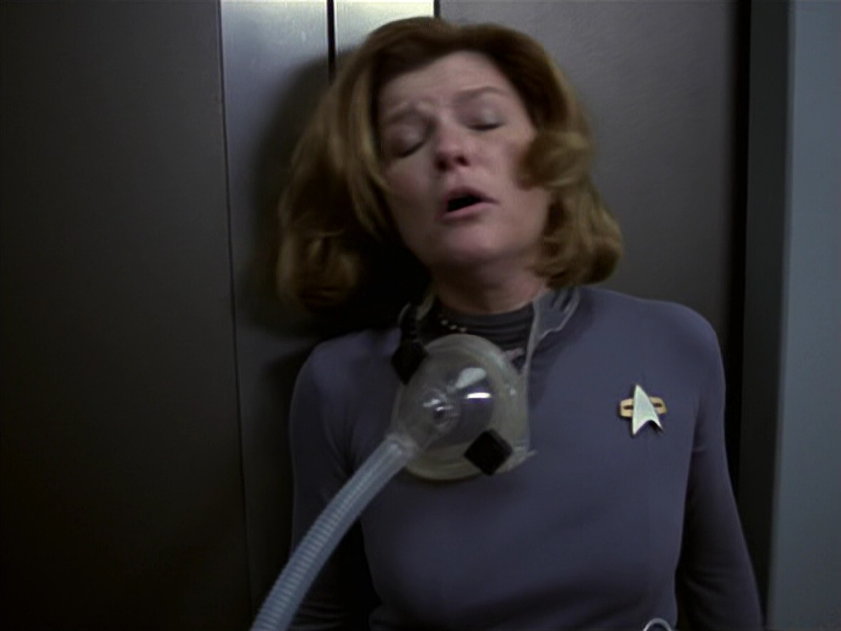 extant_StarTrek_VOY_6x25-TheHauntingOfDeckTwelve_03437.jpg