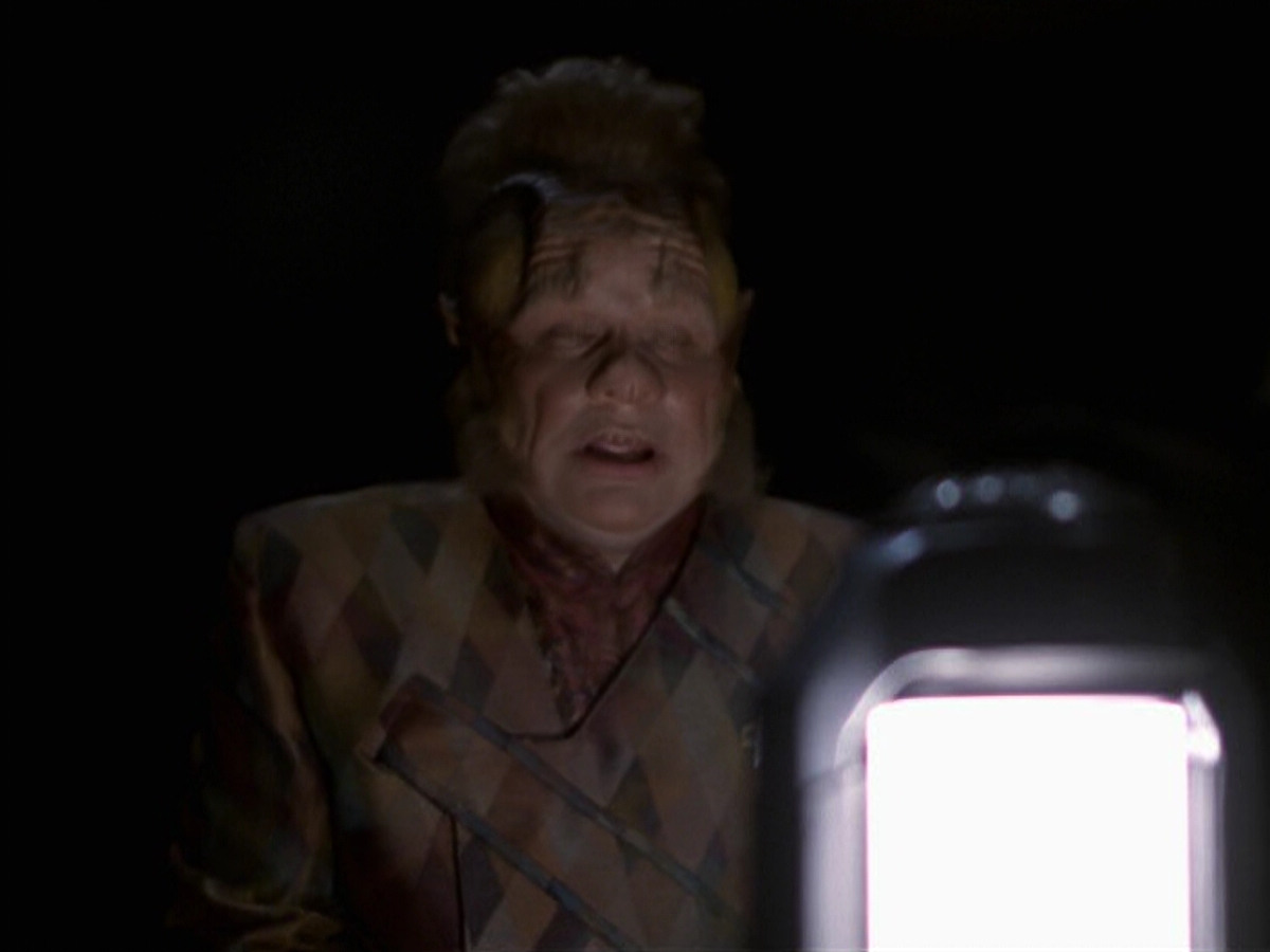 extant_StarTrek_VOY_6x25-TheHauntingOfDeckTwelve_03449.jpg