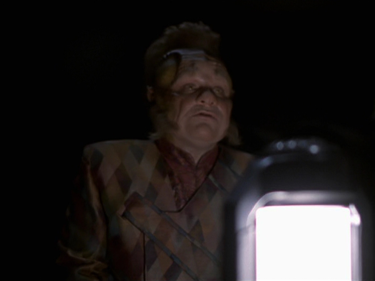 extant_StarTrek_VOY_6x25-TheHauntingOfDeckTwelve_03451.jpg
