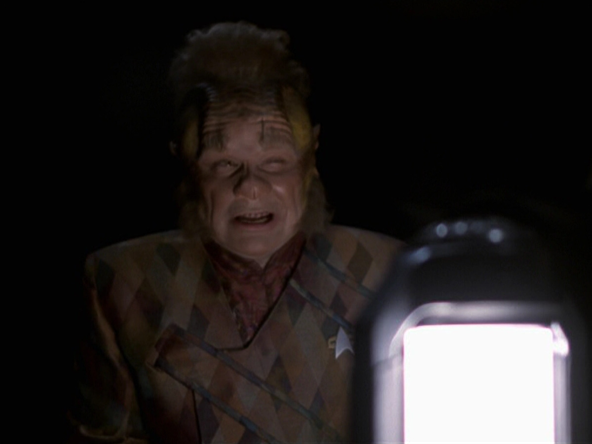 extant_StarTrek_VOY_6x25-TheHauntingOfDeckTwelve_03454.jpg