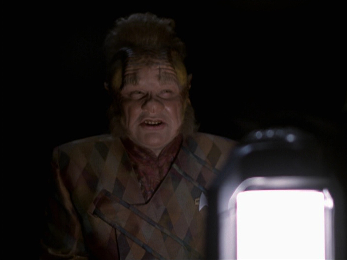 extant_StarTrek_VOY_6x25-TheHauntingOfDeckTwelve_03455.jpg