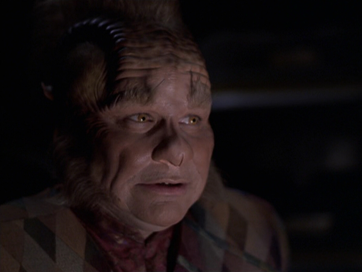 extant_StarTrek_VOY_6x25-TheHauntingOfDeckTwelve_03459.jpg
