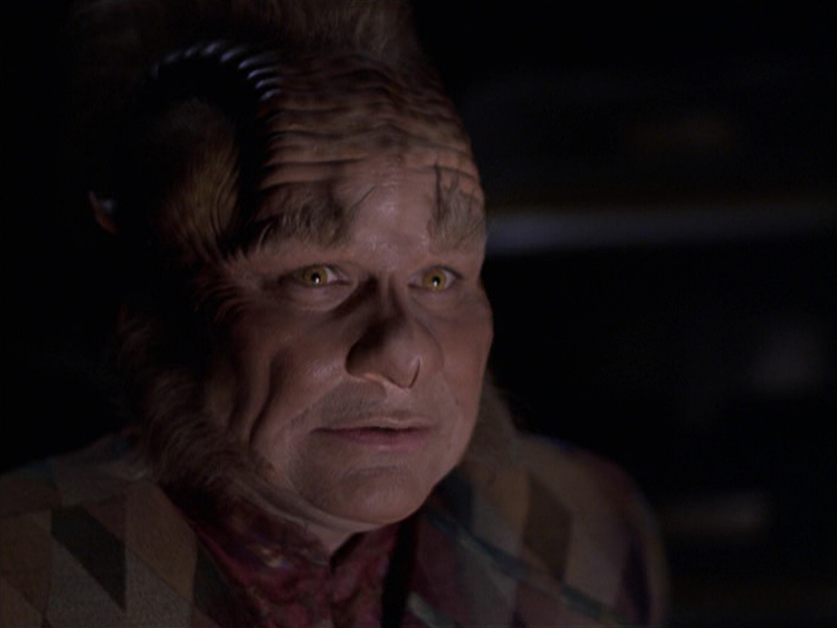 extant_StarTrek_VOY_6x25-TheHauntingOfDeckTwelve_03461.jpg