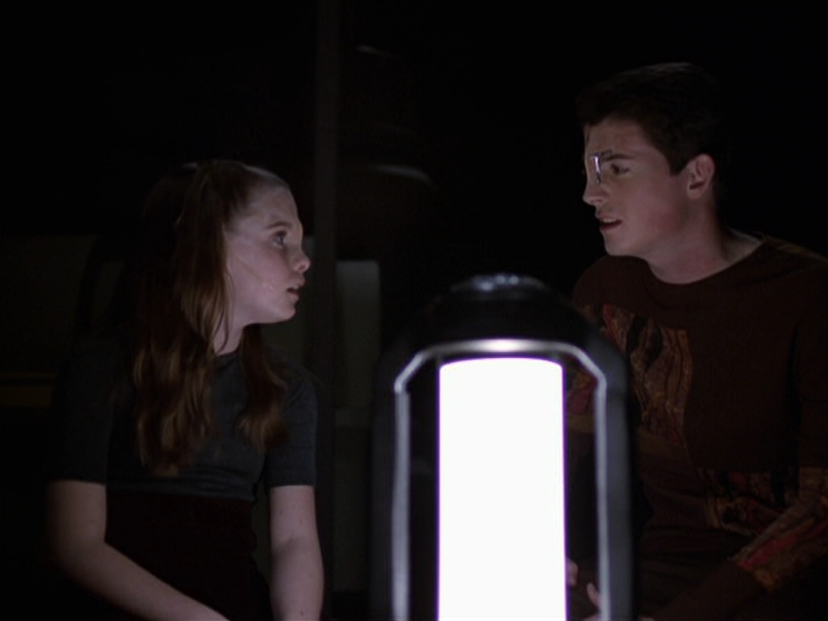 extant_StarTrek_VOY_6x25-TheHauntingOfDeckTwelve_03467.jpg