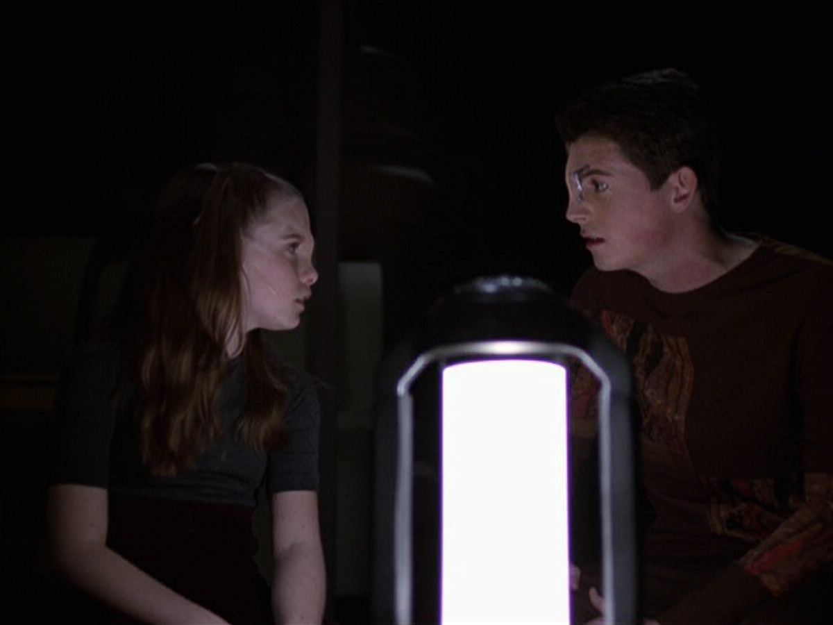 extant_StarTrek_VOY_6x25-TheHauntingOfDeckTwelve_03470.jpg