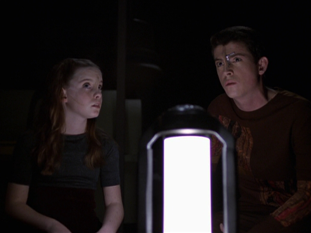 extant_StarTrek_VOY_6x25-TheHauntingOfDeckTwelve_03476.jpg