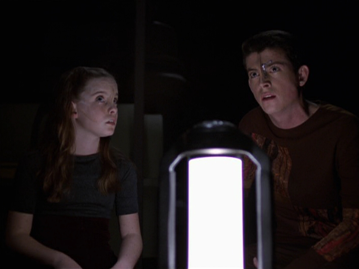 extant_StarTrek_VOY_6x25-TheHauntingOfDeckTwelve_03477.jpg
