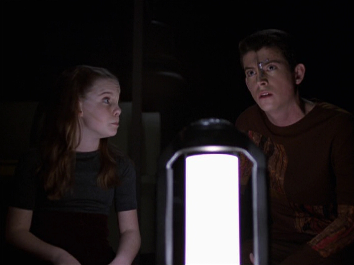 extant_StarTrek_VOY_6x25-TheHauntingOfDeckTwelve_03478.jpg