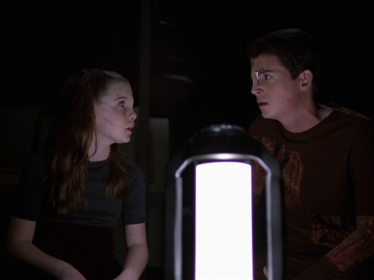 extant_StarTrek_VOY_6x25-TheHauntingOfDeckTwelve_03480.jpg