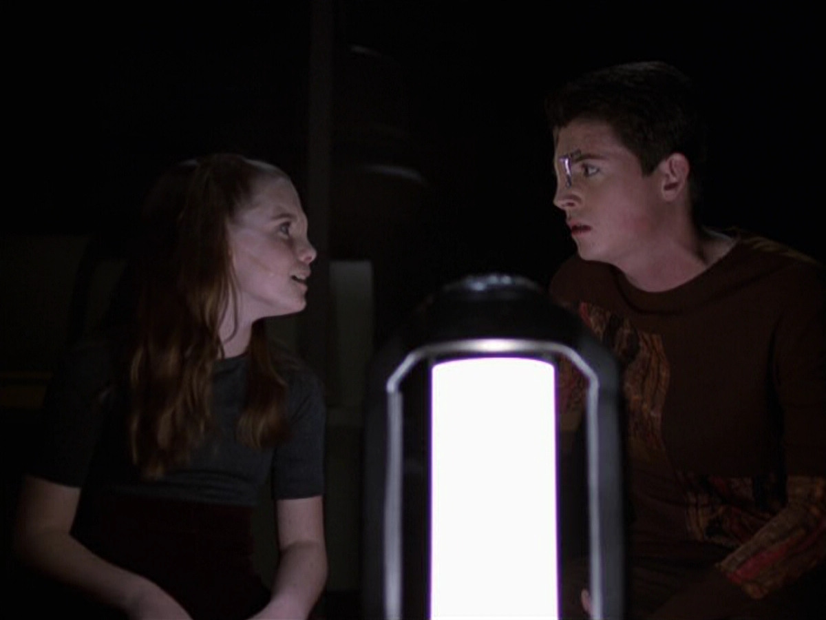 extant_StarTrek_VOY_6x25-TheHauntingOfDeckTwelve_03481.jpg