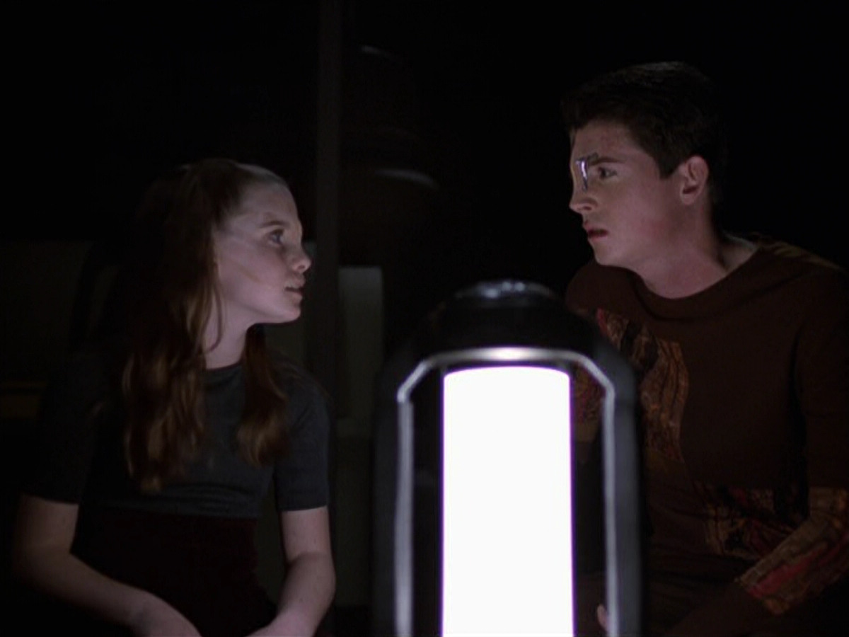 extant_StarTrek_VOY_6x25-TheHauntingOfDeckTwelve_03482.jpg