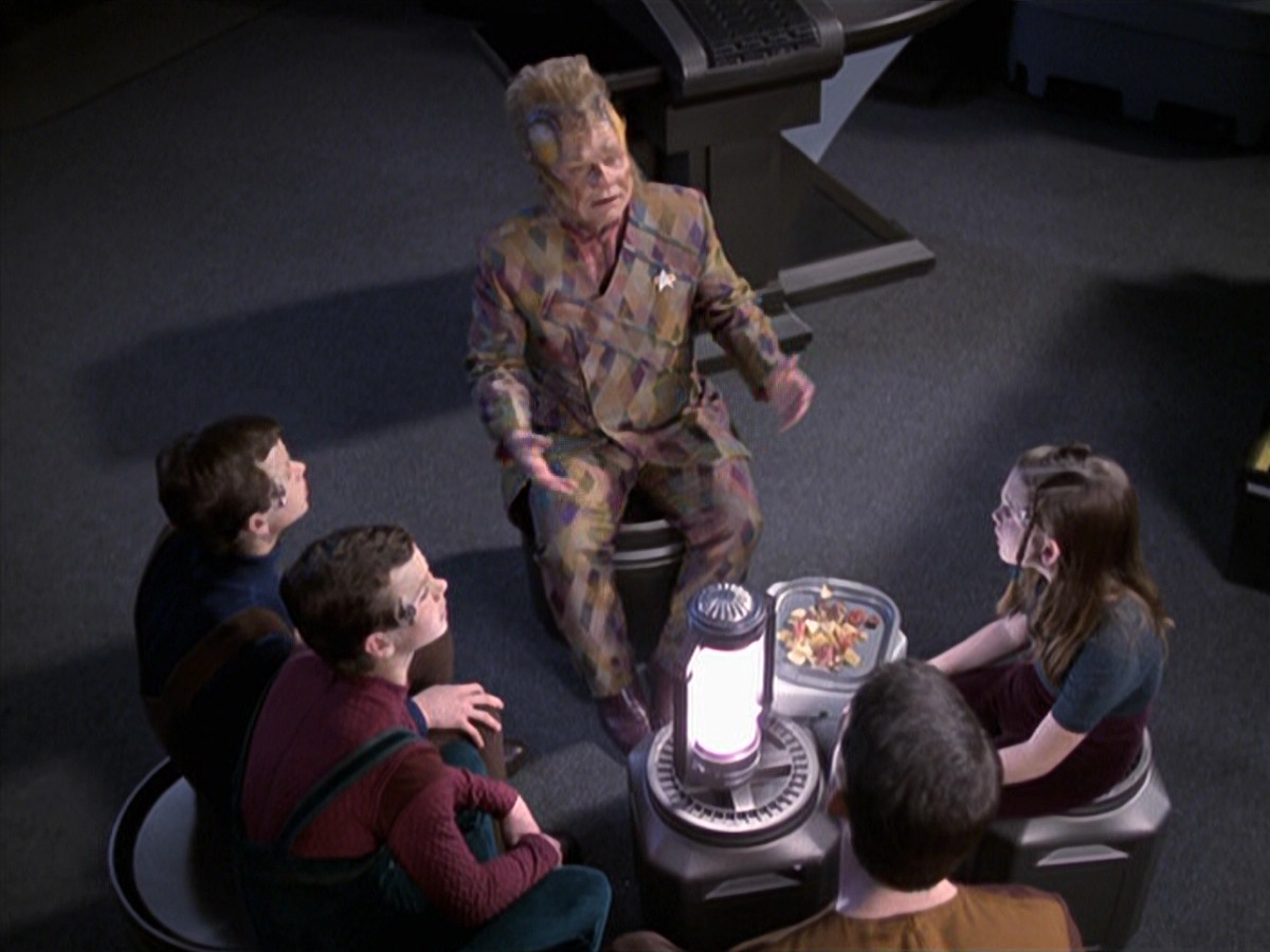 extant_StarTrek_VOY_6x25-TheHauntingOfDeckTwelve_03490.jpg