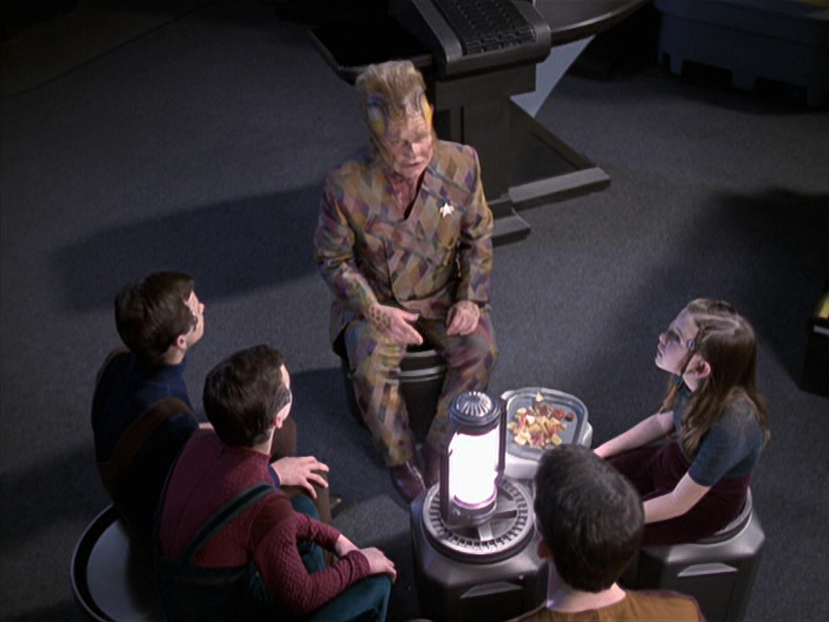 extant_StarTrek_VOY_6x25-TheHauntingOfDeckTwelve_03495.jpg