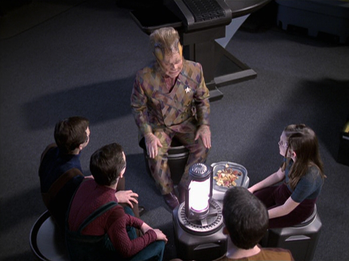 extant_StarTrek_VOY_6x25-TheHauntingOfDeckTwelve_03499.jpg
