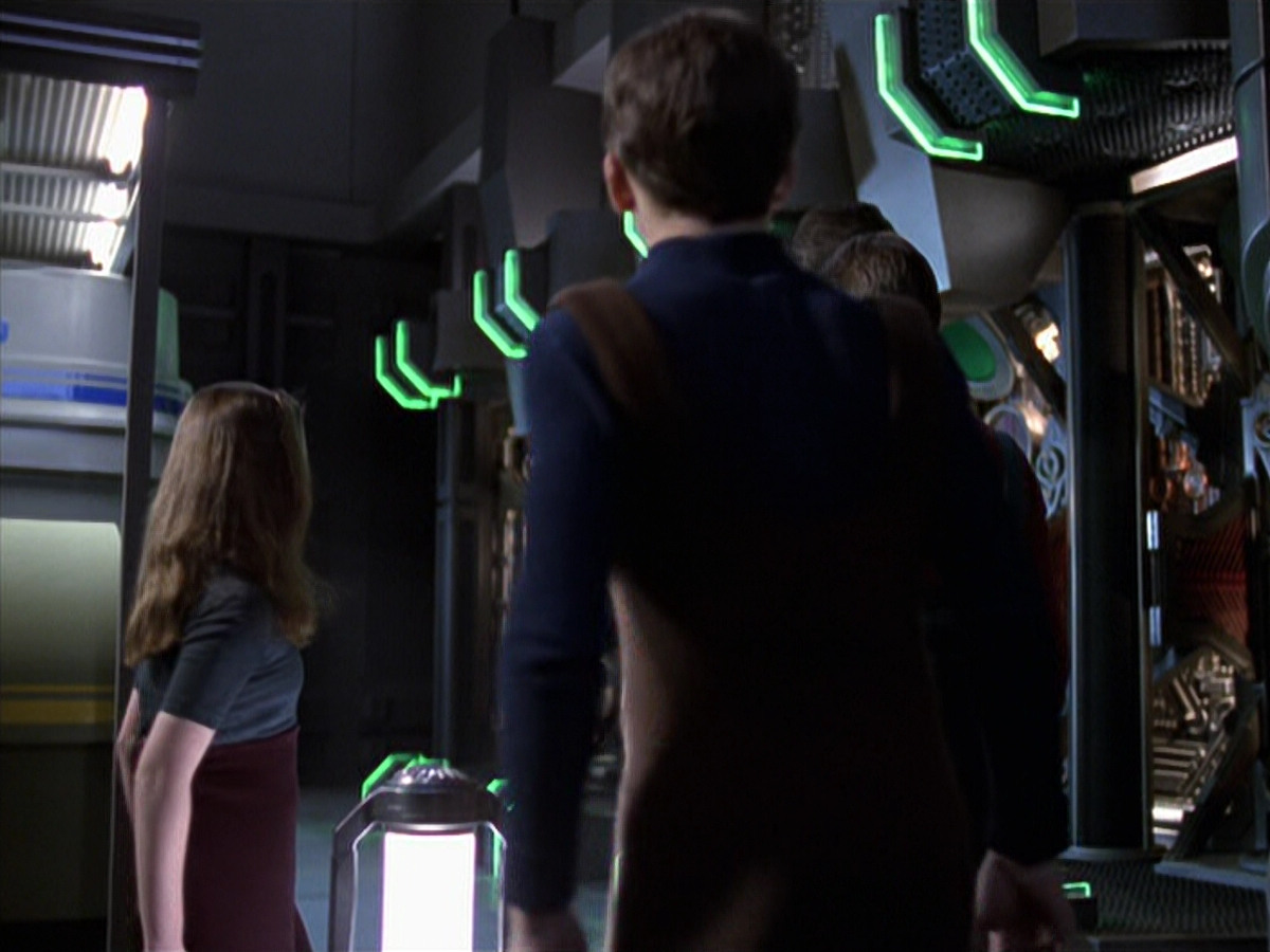 extant_StarTrek_VOY_6x25-TheHauntingOfDeckTwelve_03504.jpg