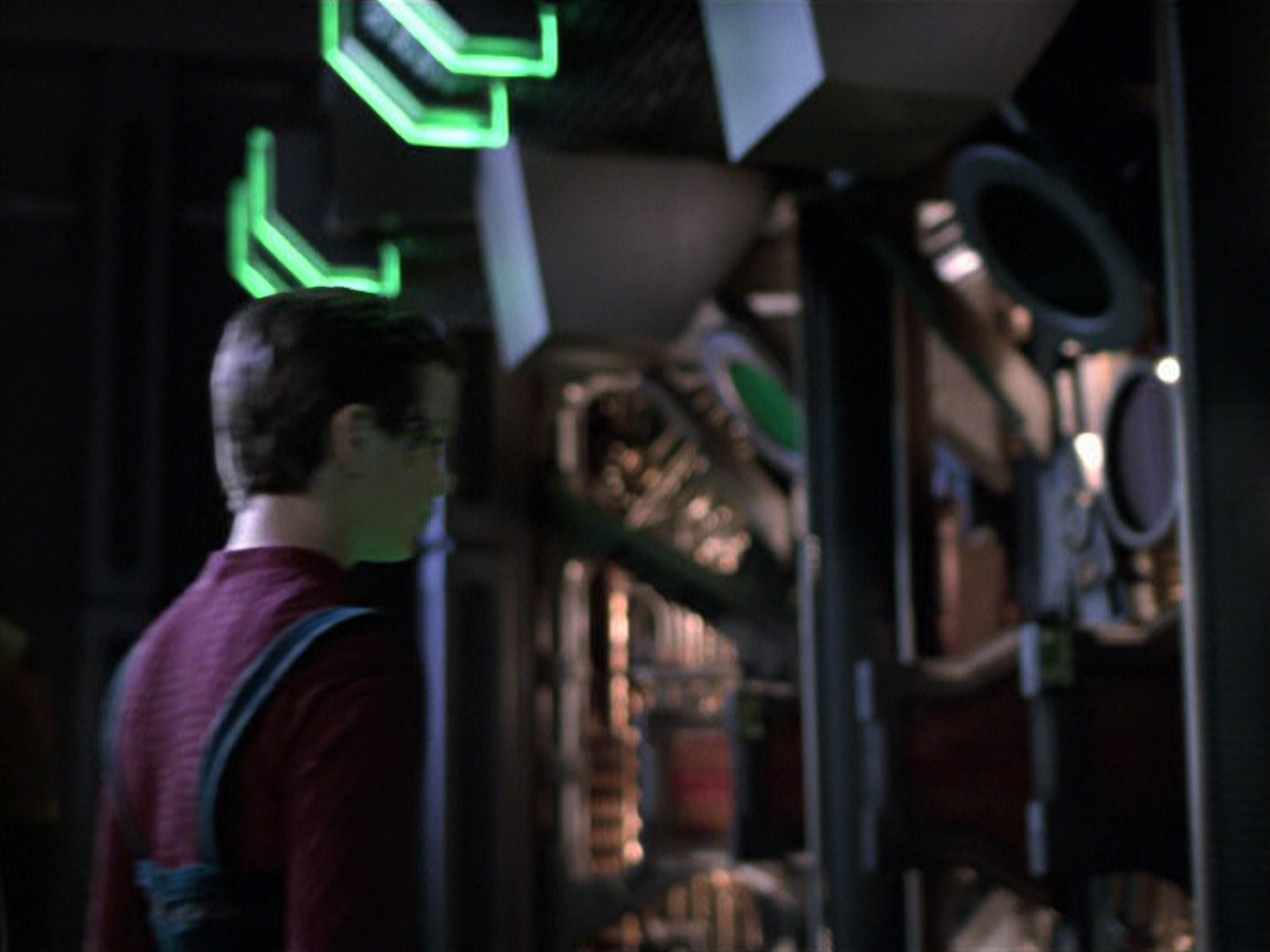 extant_StarTrek_VOY_6x25-TheHauntingOfDeckTwelve_03506.jpg
