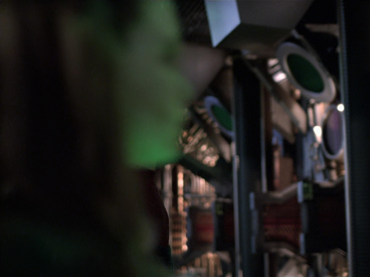 extant_StarTrek_VOY_6x25-TheHauntingOfDeckTwelve_03508.jpg