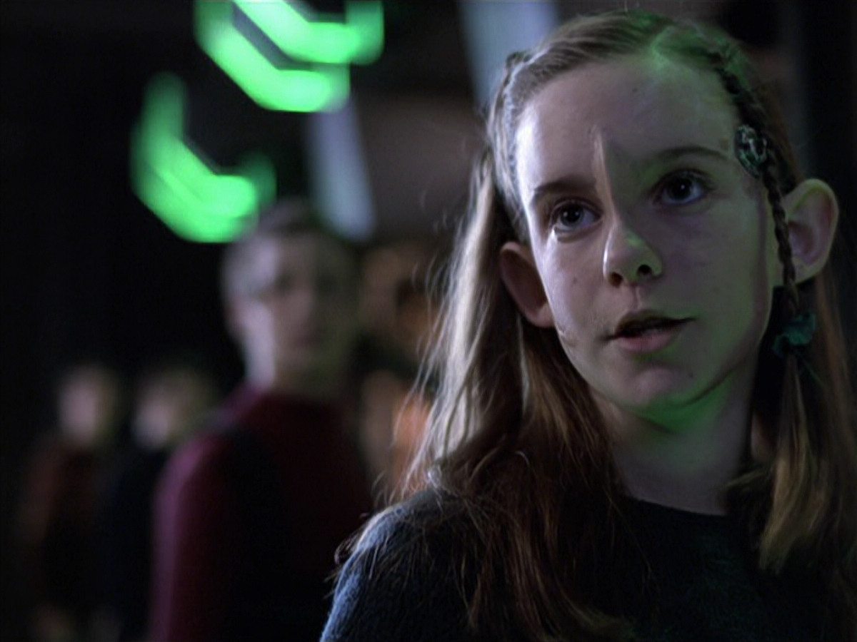 extant_StarTrek_VOY_6x25-TheHauntingOfDeckTwelve_03525.jpg