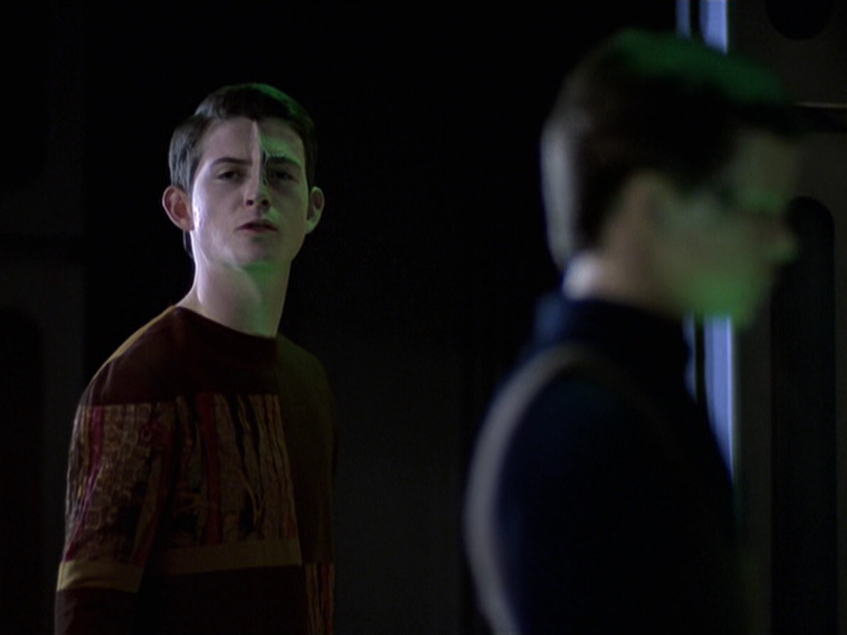 extant_StarTrek_VOY_6x25-TheHauntingOfDeckTwelve_03527.jpg