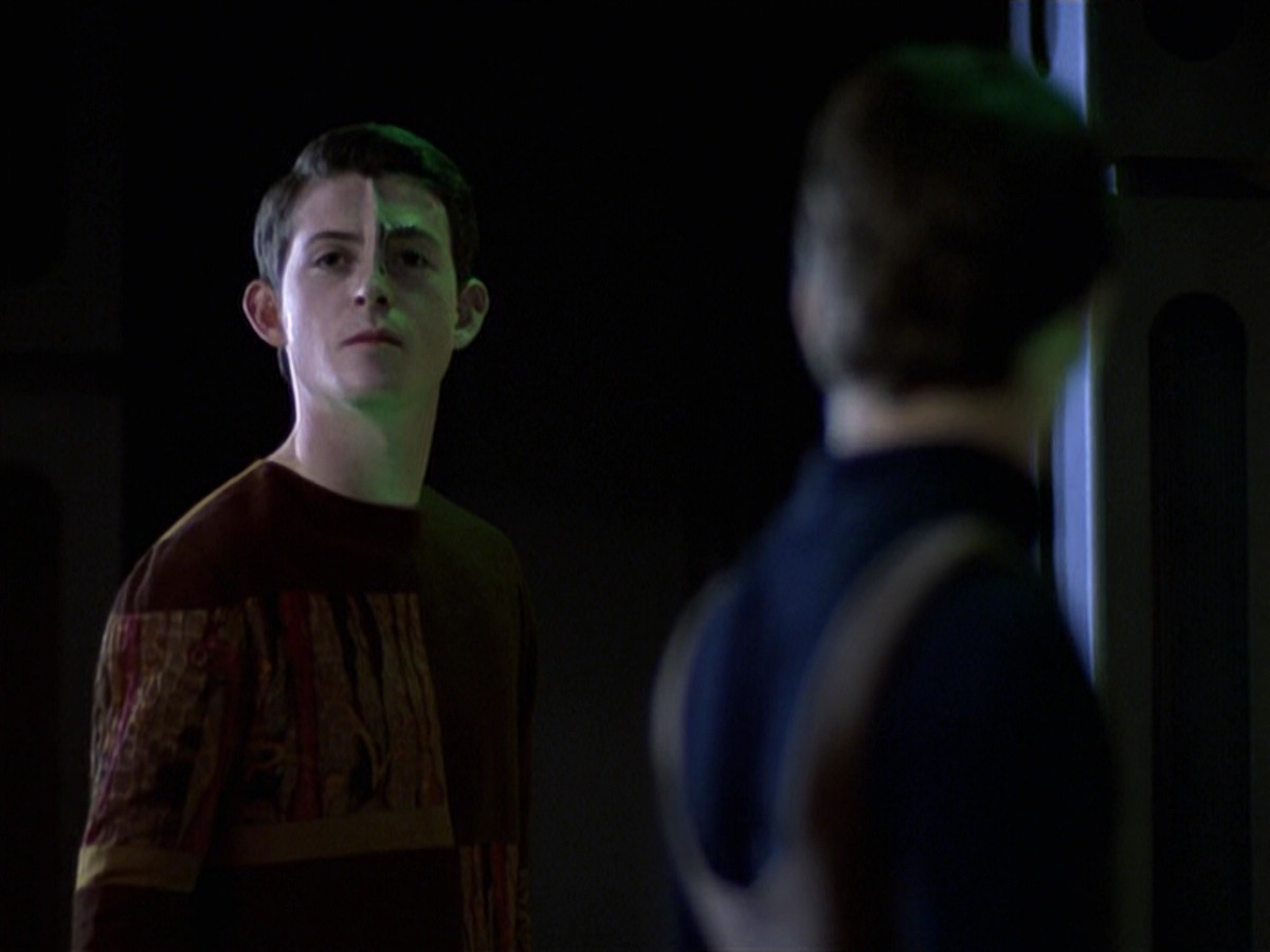 extant_StarTrek_VOY_6x25-TheHauntingOfDeckTwelve_03529.jpg