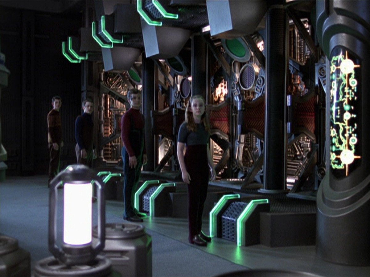 extant_StarTrek_VOY_6x25-TheHauntingOfDeckTwelve_03544.jpg