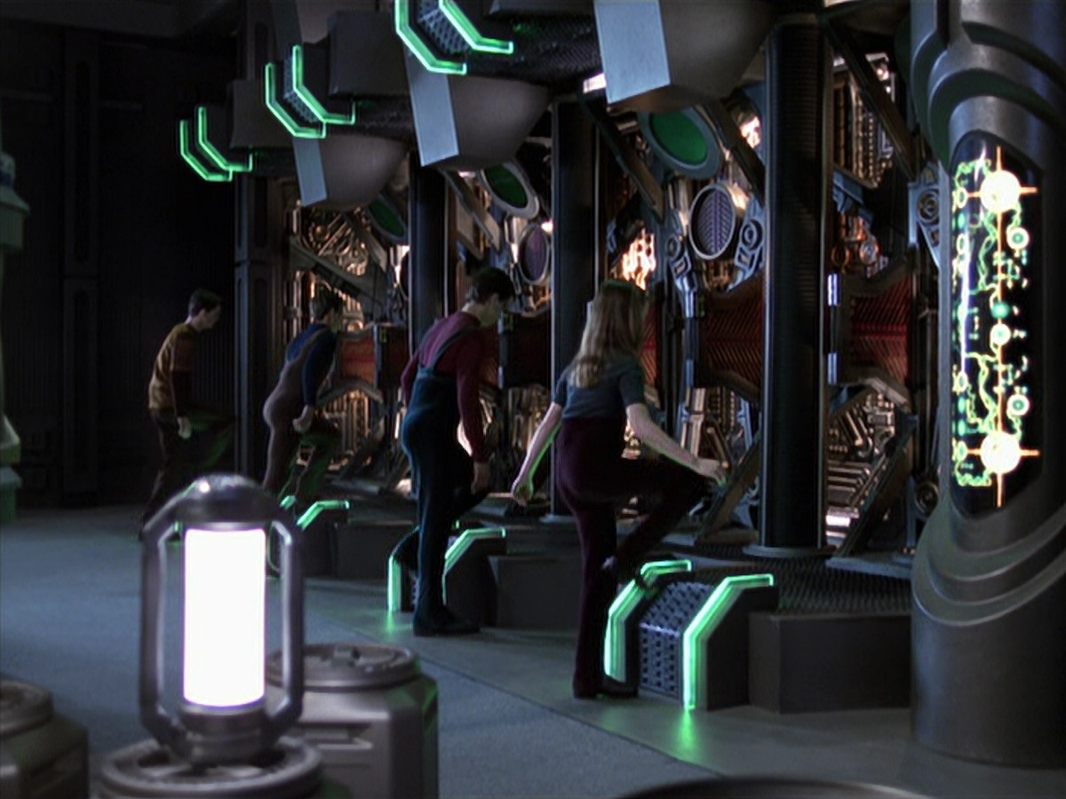 extant_StarTrek_VOY_6x25-TheHauntingOfDeckTwelve_03546.jpg