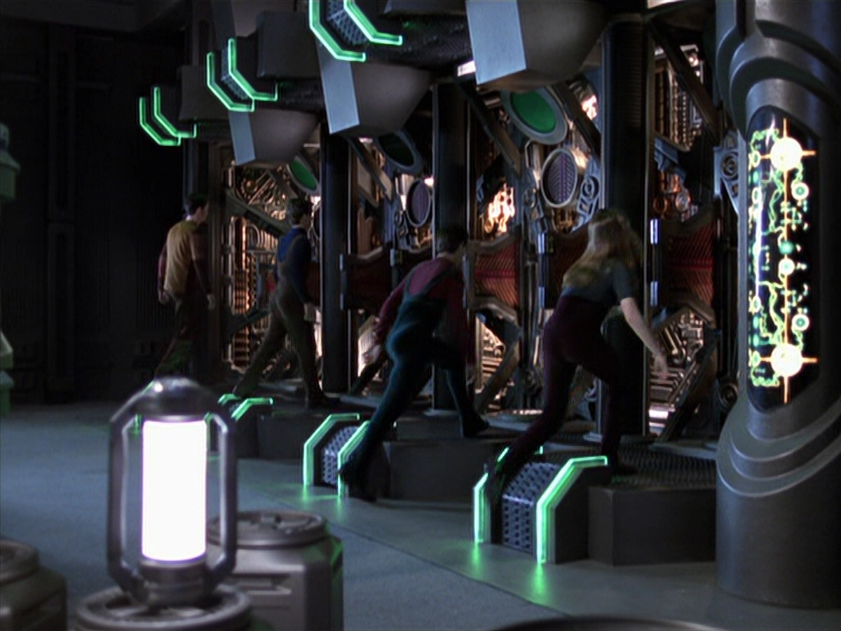 extant_StarTrek_VOY_6x25-TheHauntingOfDeckTwelve_03547.jpg