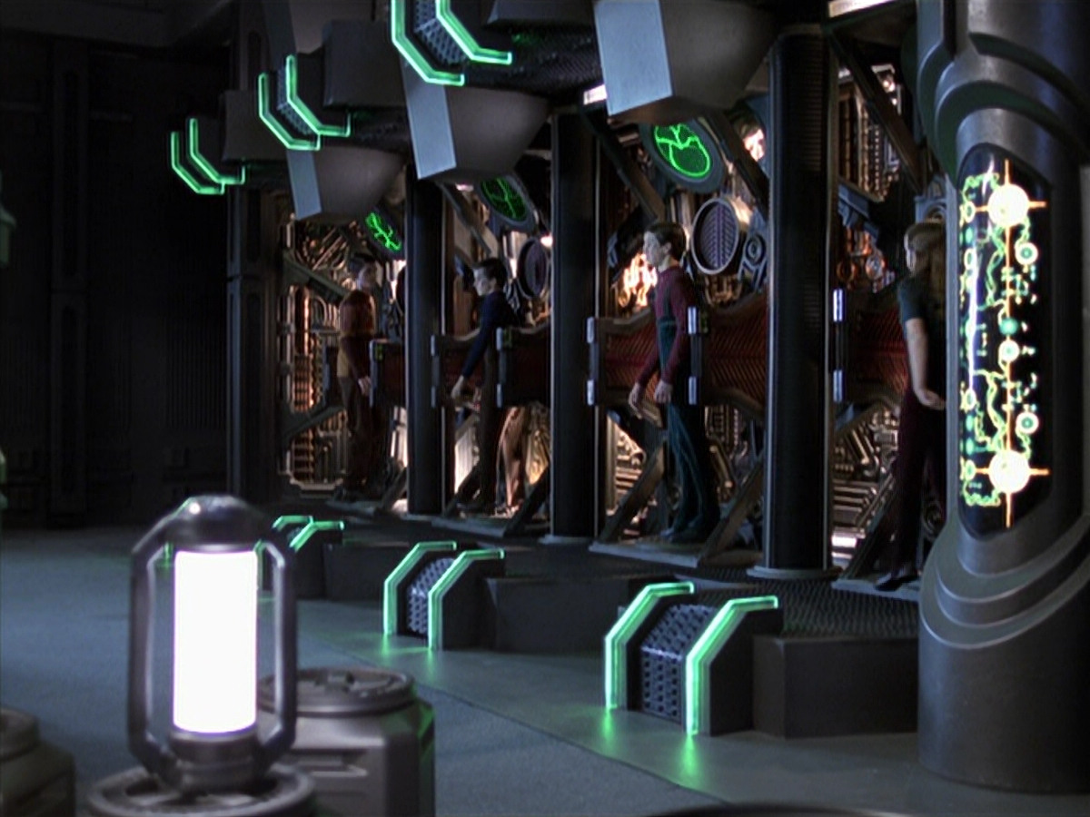 extant_StarTrek_VOY_6x25-TheHauntingOfDeckTwelve_03549.jpg