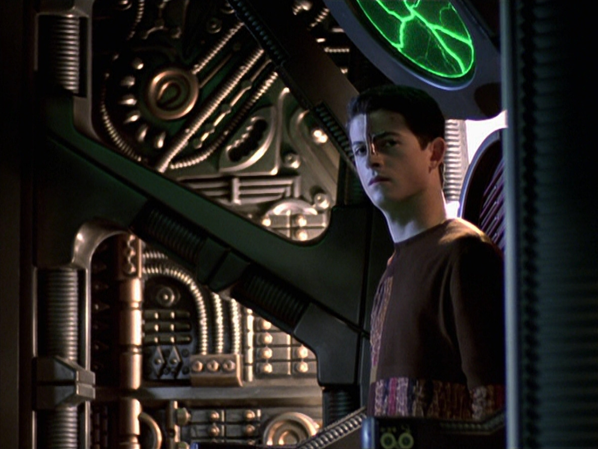 extant_StarTrek_VOY_6x25-TheHauntingOfDeckTwelve_03560.jpg