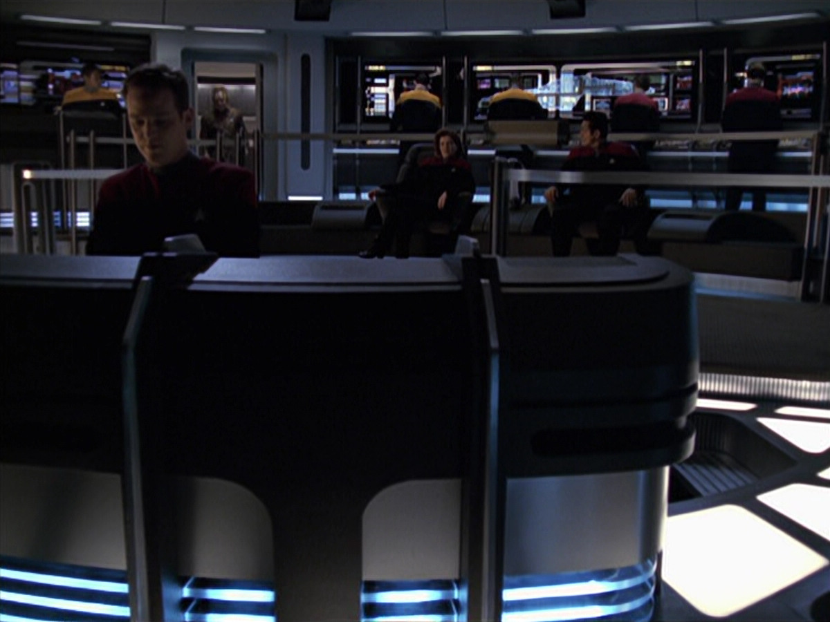 extant_StarTrek_VOY_6x25-TheHauntingOfDeckTwelve_03568.jpg