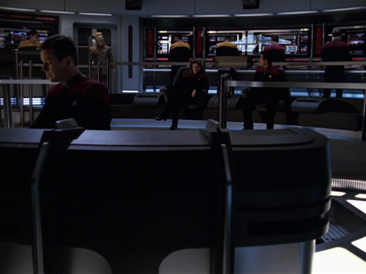 extant_StarTrek_VOY_6x25-TheHauntingOfDeckTwelve_03570.jpg
